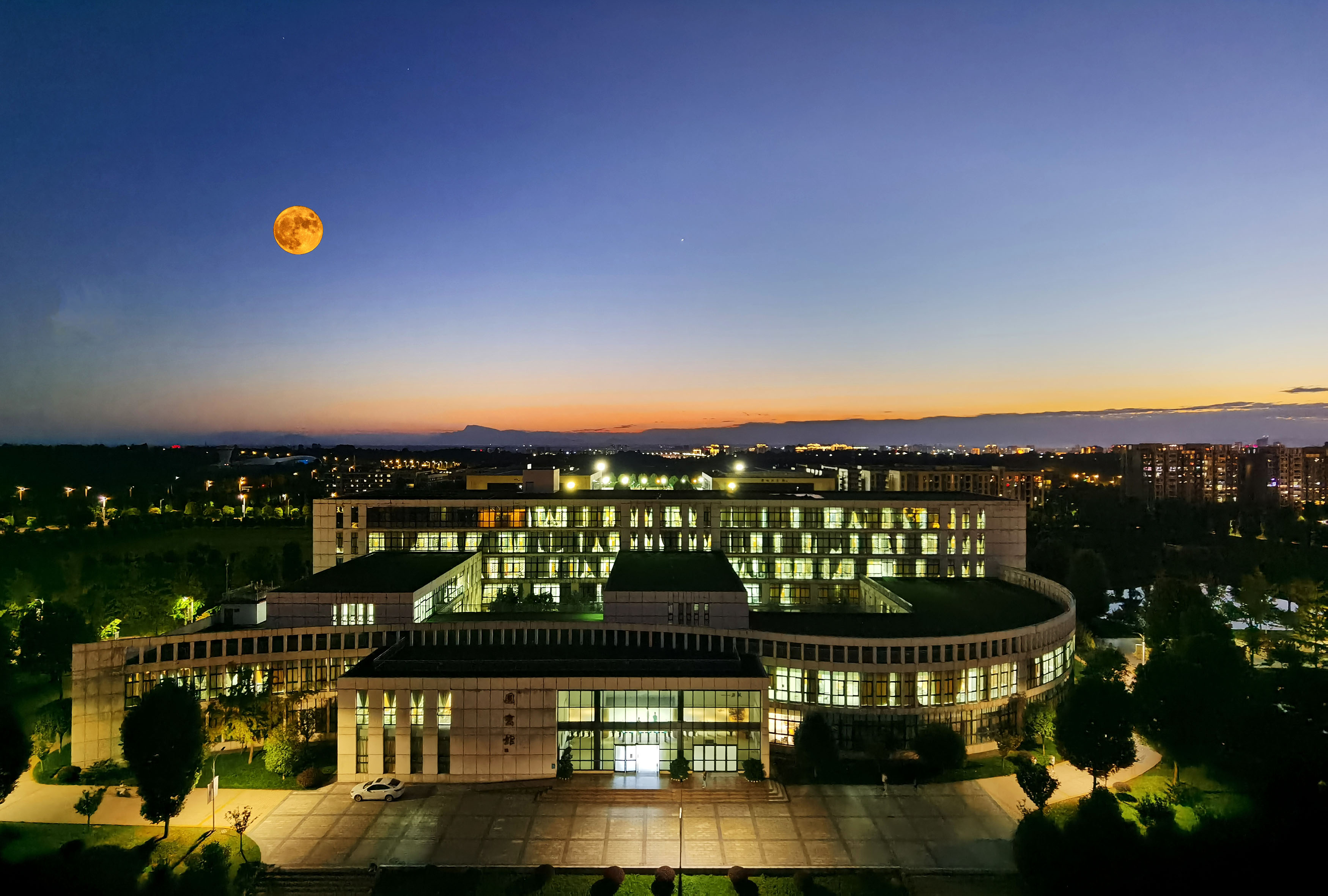 四川工商学院-校园风景