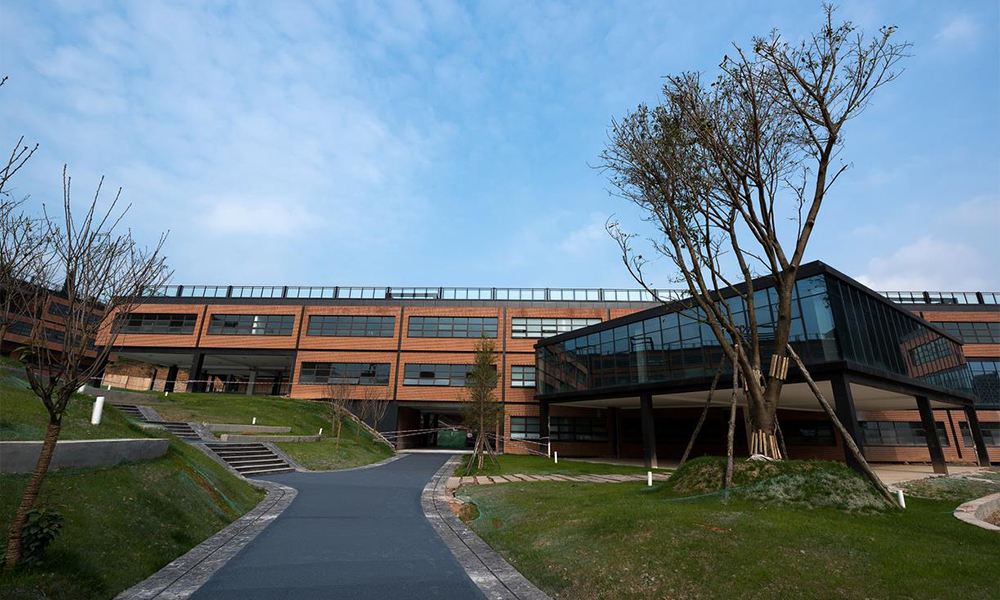西南财经大学天府学院 风起四海 · 各自珍重